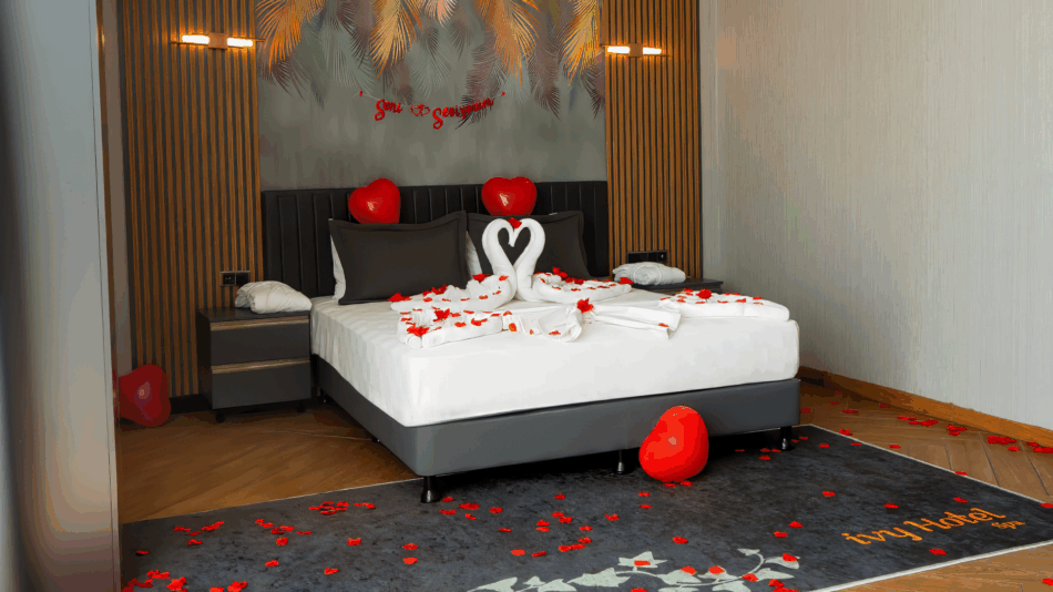 Cinarcik ivy hotel spa jakuzili balayi odasi 1